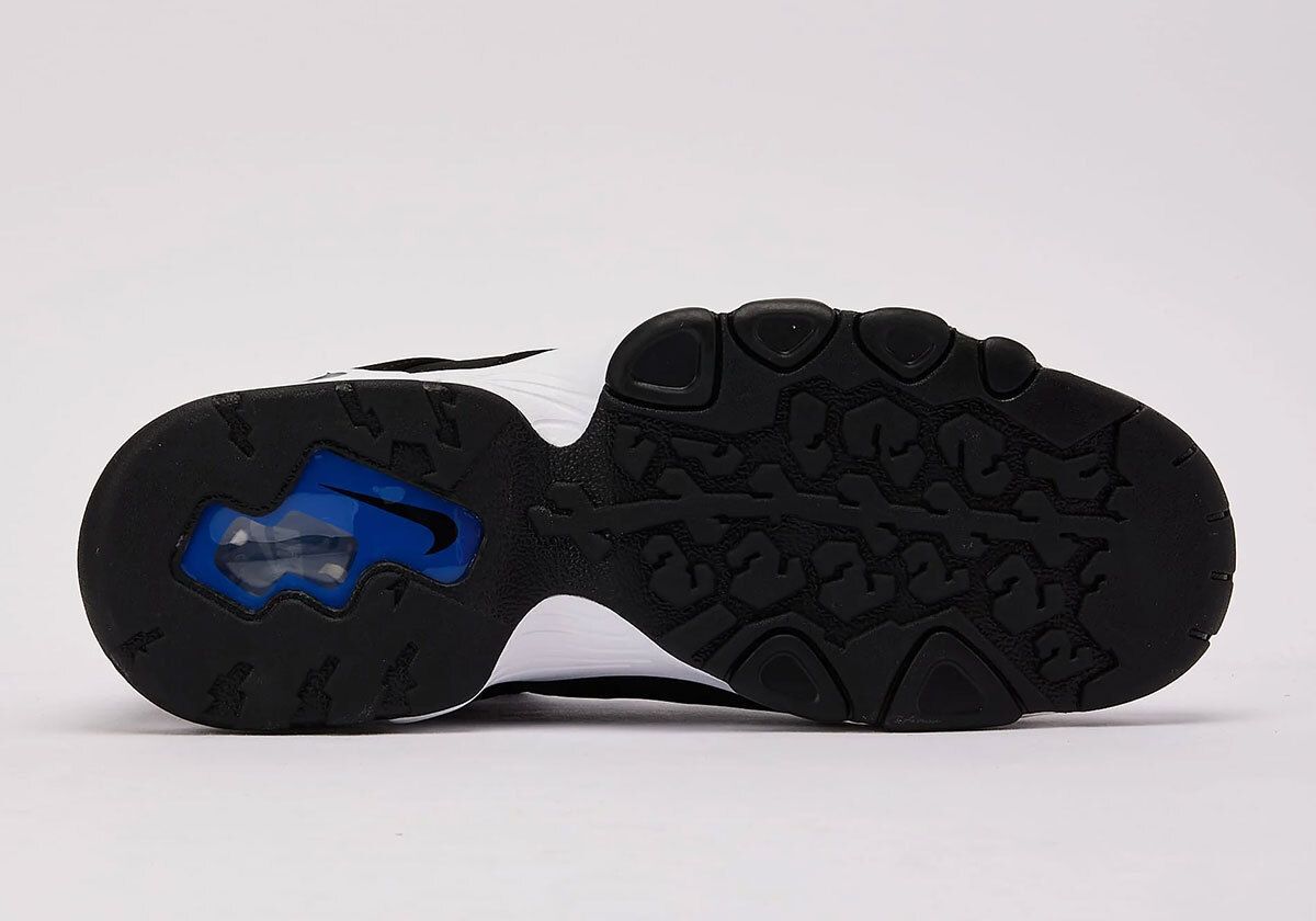 SneakerNews's tweet photo. Nike Air Max2 CB 94 "Varsity Royal" finally returns on August 14th 💙

Full details >> https://t.co/H8DmBkrnVP https://t.co/SloJE9cOve