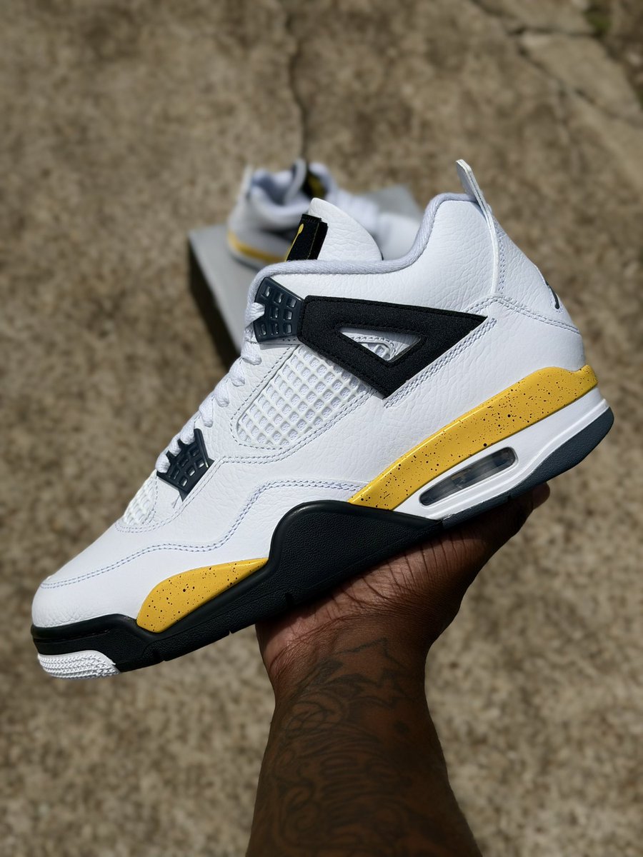 JitTheBeast's tweet photo. tour yellow junts. 20 years later, i finally got em. https://t.co/wDh5MlNZYE