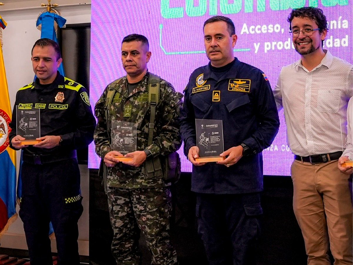 FuerzasMilCol's tweet photo. Nuestra @ArmadaColombia conteibuye a impulsar la innovación y el desarrollo de la Orinoquía participando en Colombia 5.0 – #Vichada. Un espacio que fortalece la tecnología, el emprendimiento y el trabajo interinstitucional para construir un mejor futuro para la región.
#TodosSomosColombia