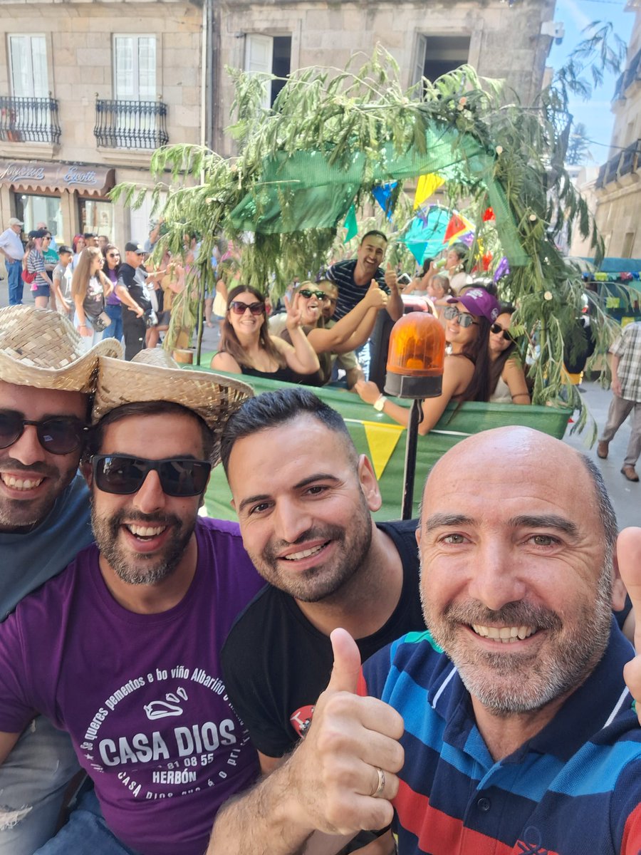 AngelRoConde's tweet photo. A Festa do Pemento de Herbón é unha festaza que hai que seguir potenciando e impulsando. Parabéns á comisión e a todos os veciños e veciñas da parroquia que colaboraron para sacar adiante con éxito a edición deste ano. https://t.co/8rPyBaj58W