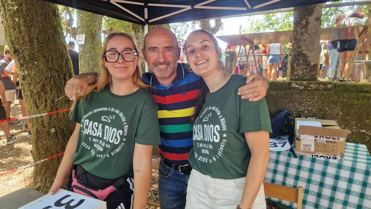 AngelRoConde's tweet photo. A Festa do Pemento de Herbón é unha festaza que hai que seguir potenciando e impulsando. Parabéns á comisión e a todos os veciños e veciñas da parroquia que colaboraron para sacar adiante con éxito a edición deste ano. https://t.co/8rPyBaj58W