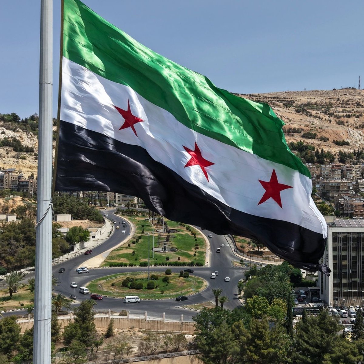 mahfildijital's tweet photo. 🚨 Suriye yönetimi, Irak sınırı yakınlarında İran destekli milislerin şüpheli askeri faaliyetlerini tespit etti.

— Al Arabiya https://t.co/fZPN7nD0Re