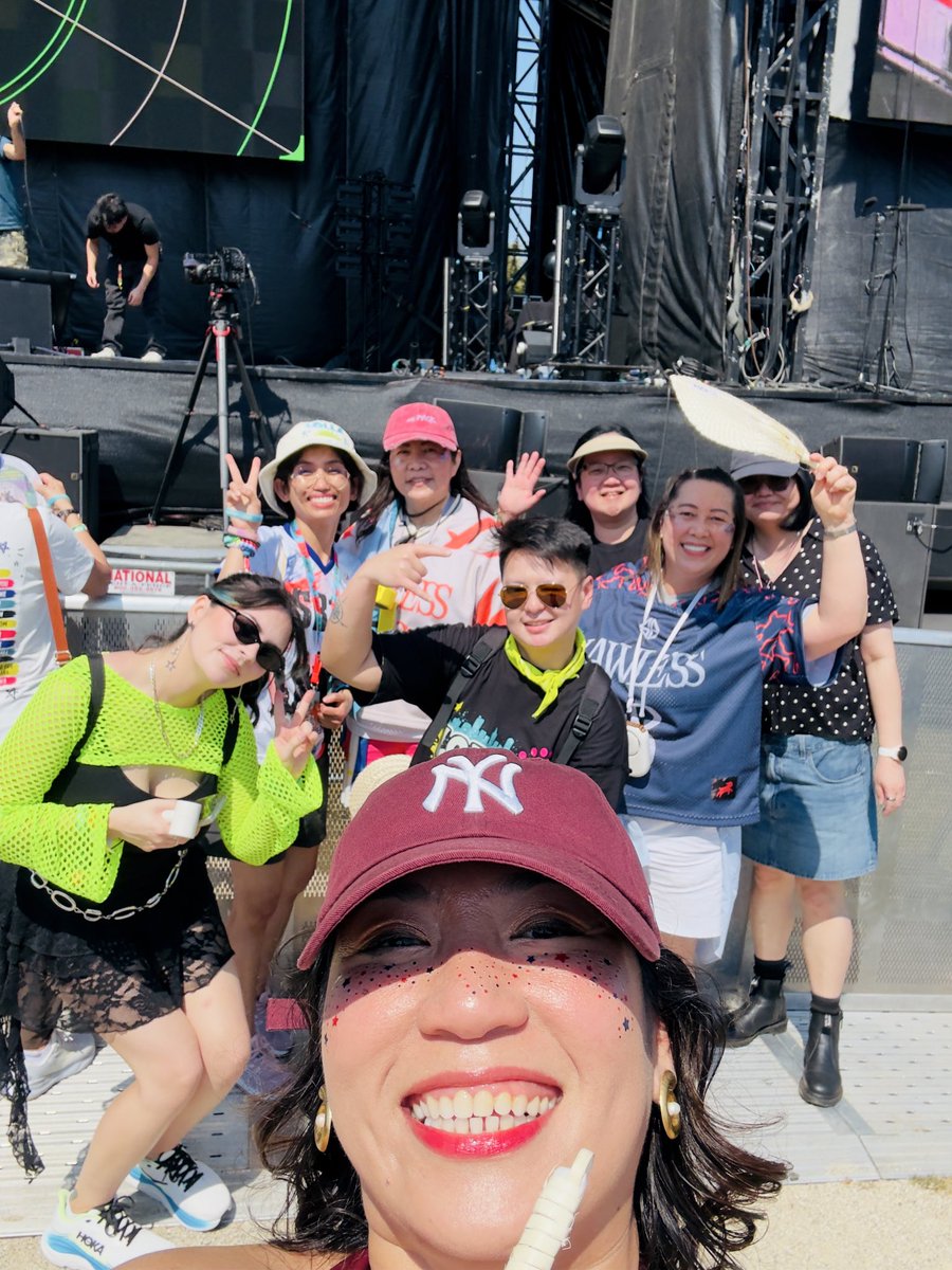 intoy__'s tweet photo. Platinum crew at lolla. Miss ko na po kayong lahat haha https://t.co/qdFaOzI34K