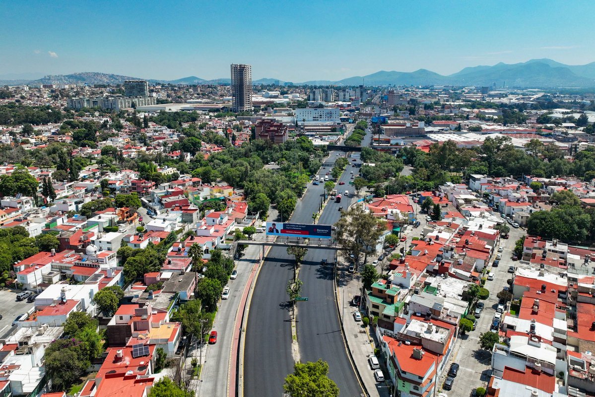 delfinagomeza's tweet photo. Este sábado, en #Naucalpan, dimos el banderazo de inicio a la reconstrucción de la vía Gustavo Baz, obra que mejorará la movilidad de más de 2 millones de habitantes de este municipio y de #Tlalnepantla.
Los trabajos consistirán en sustitución de la superficie de rodamiento, iluminación, corrección de guarniciones y banquetas, formando parte del 2026 #AñoDeLasObrasEdoMex.
#ElPoderDeServir