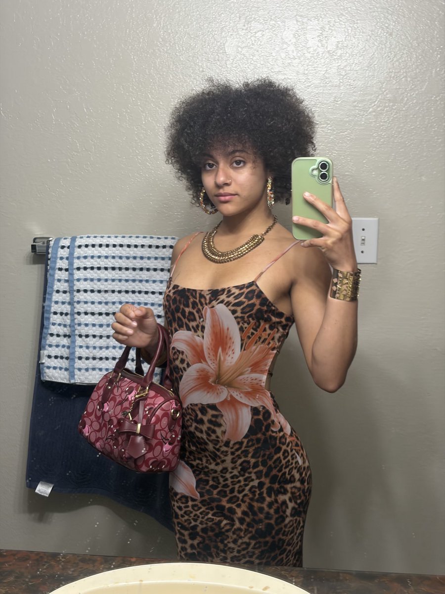 AmikkoRose's tweet photo. Fro appreciation 🤎 https://t.co/rnj0BAnJf9