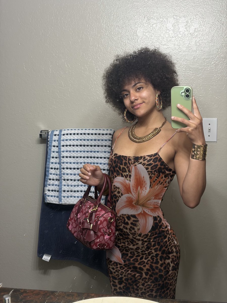 AmikkoRose's tweet photo. Fro appreciation 🤎 https://t.co/rnj0BAnJf9