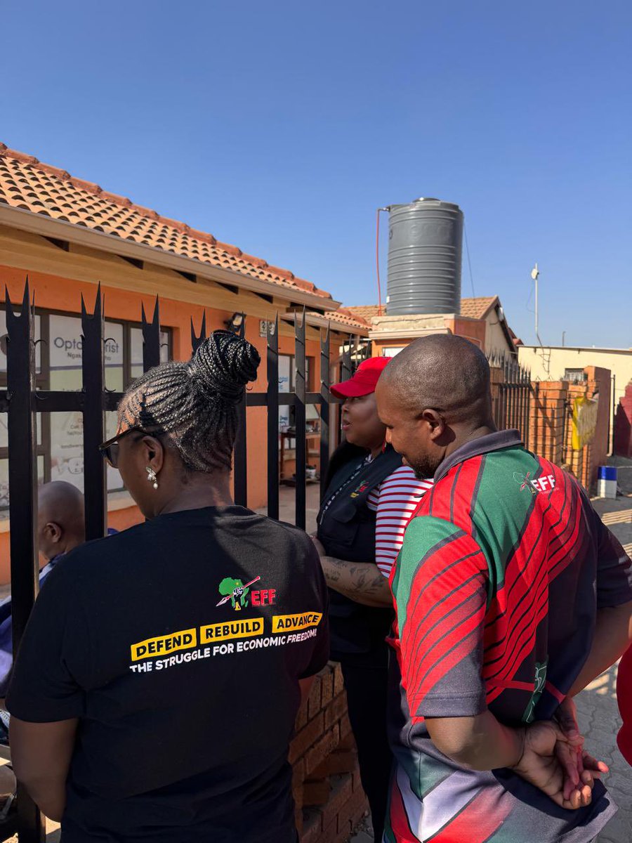 effsubregional's tweet photo. Today, the EFF’s mayoral candidate for the City of Johannesburg, Dr. Tlaleng Mofokeng, visited Ward 111, specifically the Ebony Park voting district (VD), one of the strongest VDs in the ward. EFF sub-region A will deliver the people’s mayor. @drtlaleng https://t.co/AEZmYfukxf