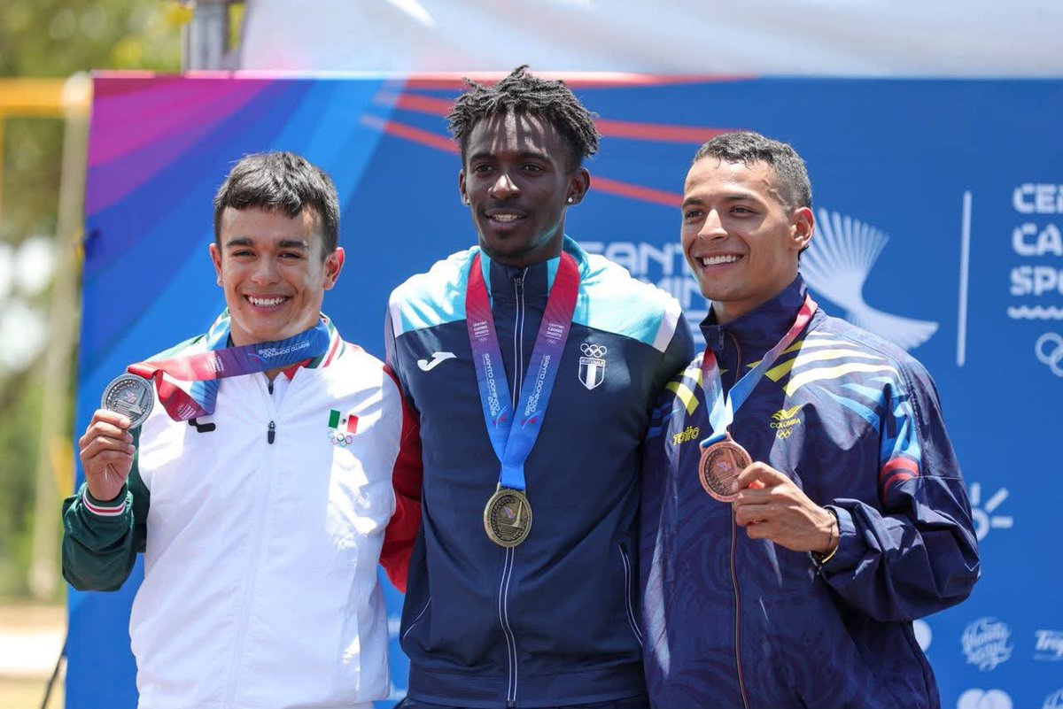 _contraportada's tweet photo. ¡DOBLE PLATA PARA CARLOS MONSIVÁIS!

El orgullo de Aguascalientes volvió a hacer historia en los Juegos Centroamericanos y del Caribe Santo Domingo 2026 al conquistar su segunda medalla de plata, ahora en la prueba de 500 metros más distancia sprint, con un tiempo de 42.185 segundos, quedando a solo 67 milésimas del oro.
Con este resultado, Carlos suma dos preseas de plata en la justa regional y confirma que el trabajo, la disciplina y la constancia lo mantienen entre los mejores patinadores de velocidad del continente.