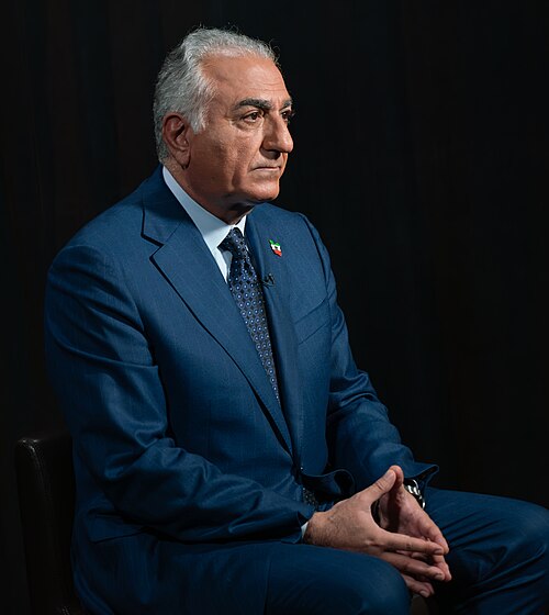 Realneo101's tweet photo. اگر خودتان نتوانستید، ما به گوش دنیا خواهیم رساند؛ شاهزاده رضا پهلوی، رهبر انقلاب شیر و خورشید، رهبر تک‌تک ایرانیان است.
به گوش دنیا خواهیم رساند که شعار شما فقط یکیست و آن هم جاویدشاه است. https://t.co/mUh0dkgAfu