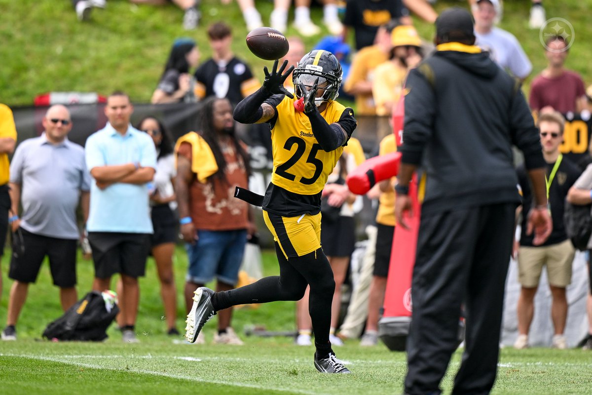 steelers's tweet photo. Business as usual 🔒

@Acrisure | 📸: https://t.co/55VkLiZzuf https://t.co/GuU8ESOmEI