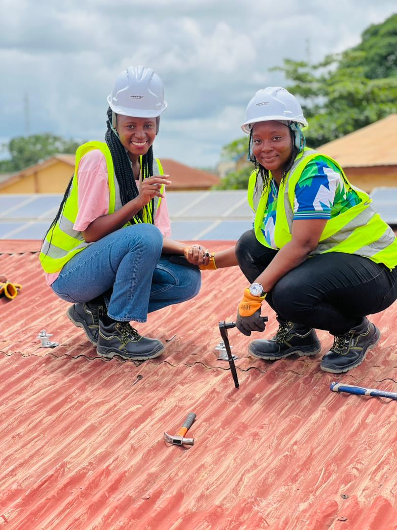 SEforALLorg's tweet photo. What does #genderequality in the energy sector actually look like? 

This blog from the #GenderAndEnergy Compact explores why measuring gender-responsive energy action matters: 

🔗https://t.co/TJ9Y9b4jzz https://t.co/PI7yyWgdx0