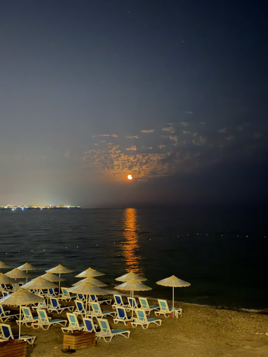 dissatanrapci's tweet photo. Dolunay.. 🌗   #Antalya https://t.co/7yUerkFtOI