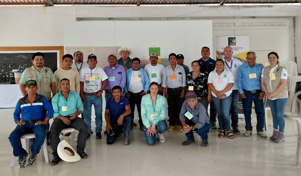 RLandaverry13E's tweet photo. 🌅 Masculinidades por la Equidad. Talleres comunitarios en búsqueda de consciencia para la equidad, la paz, la justicia y la igualdad de derechos. Participan comisiones forestales, Municipalidad de San Andrés, Conap, Inab, Insivumeh y MARN. Educador #RobertoLandaverry  #ProPetén https://t.co/0UumaN48f6