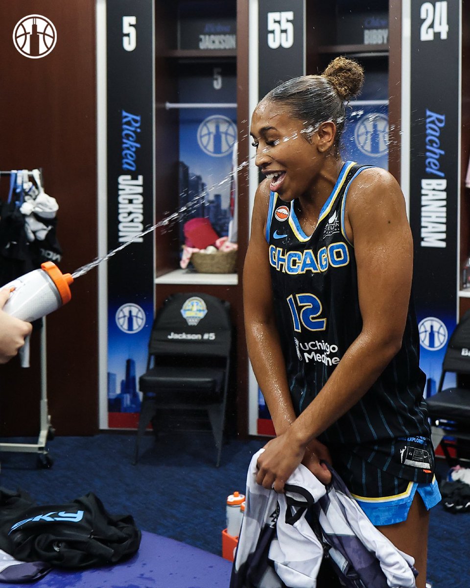 chicagosky's tweet photo. SYDNEY. TAYLOR. 

#skytown https://t.co/42cYisRxUE