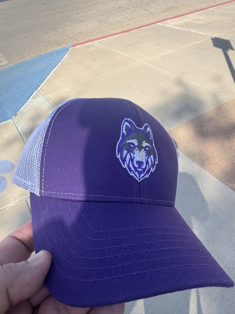 ESerna_PK8's tweet photo. First middle school admin duty in the books!! Thank you to our Serna coaches for the swag &amp; welcoming me to the team!!  💜🐺💛 #TeamSISD #WolfPackStrong https://t.co/iGTKO3obxM