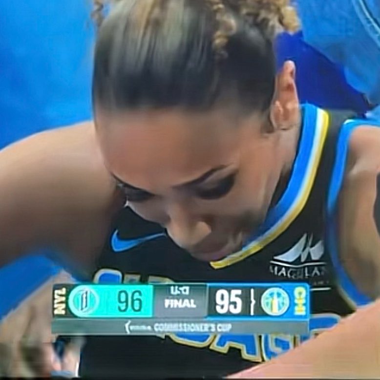 ill_name_this_x's tweet photo. I watched Sydney cry after missing a game winner this season …. She got it back in blood 🙂‍↔️🙂‍↔️🙂‍↔️🙂‍↔️🙂‍↔️🙂‍↔️🙂‍↔️🙂‍↔️🙂‍↔️ … I love this sport https://t.co/U2Htg57Ngl