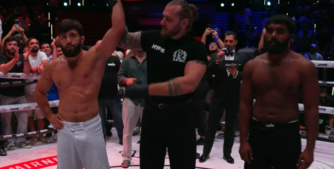 pritamtupe09's tweet photo. Waited almost from last week to watch Ankit Baiyanpuria V/S Arman Tsarukyan just it to get finished in 3minutes😭😭 https://t.co/tCXeFDGZiX