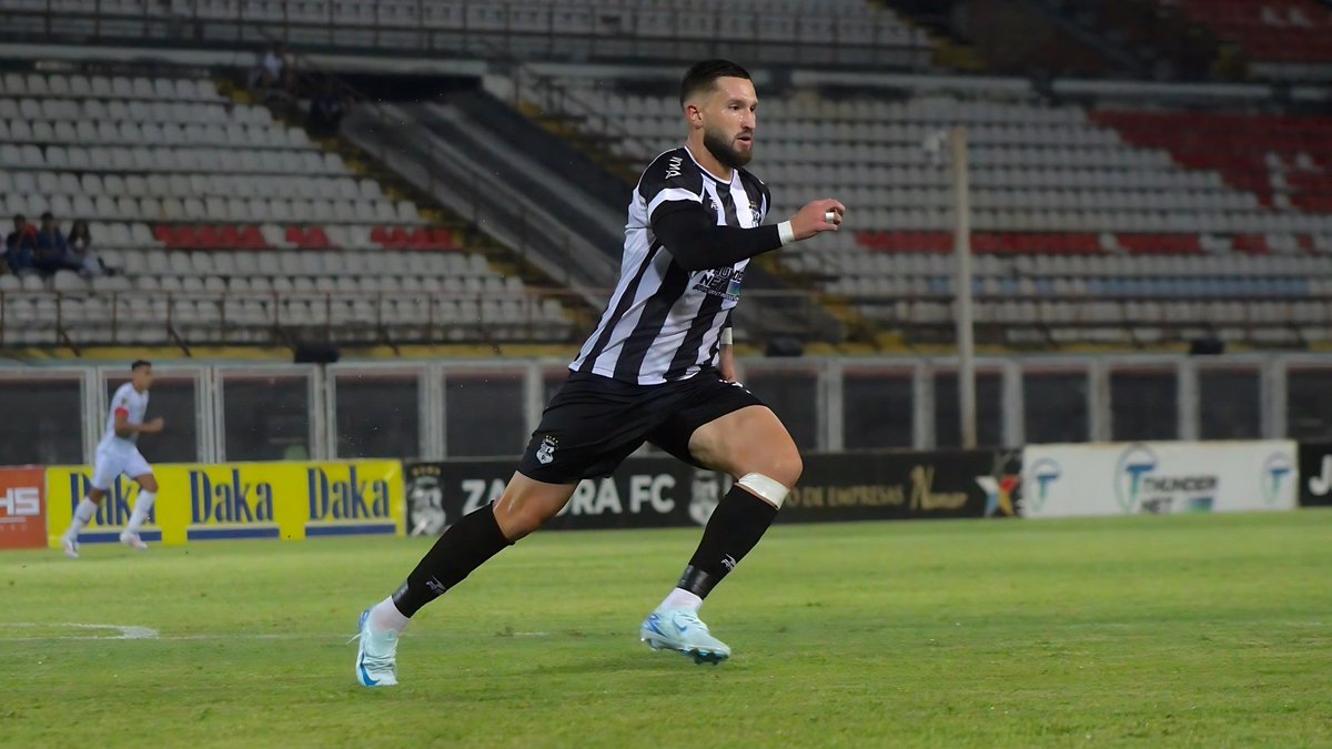 AlexYanezFC's tweet photo. Jugadores venezolanos sin contrato conocido 🇻🇪:

José Martínez (31) - Pivote
Josef Martínez (33) - Delantero centro
Mikel Villanueva (33) - Defensa central
Aitor López (27) - Extremo izquierdo
Darwin González (32) - Extremo izquierdo
Albert Barboza (25) - Lateral izquierdo
Yanniel Hernández (29) - Lateral izquierdo
Luis Corredor (28) - Portero
Ernesto Torregrossa (34) - Delantero centro
Ridenson Morillo (25) - Mediocentro ofensivo
Jorge Graterol (26) - Portero
Moisés Gallo (28) - Portero
Enmanuel Moreno (26) - Delantero centro
Elías Ajam (21) - Extremo derecho
Hermes Rodríguez (26) - Defensa central
Robin Ramos (27) - Mediocentro ofensivo
Juan Carlos Ortíz (32) - Extremo derecho
Henry Plazas (33) - Defensa central
Raudy Guerrero (32) - Extremo derecho
Jesús Chima (24) - Lateral derecho
Juan Monsanto (21) - Extremo derecho
José Reyes (24) - Mediocentro
Luis Arenas (27) - Extremo derecho
Luis David González (27) - Mediocentro ofensivo
Clyde García (24) - Defensa central
Róger Manrique (27) - Defensa central
Anderson Contreras (25) - Mediocentro ofensivo
Alejandro Fuenmayor (29) - Defensa central
David Solarte (27) - Portero
Jaiser Altamar (19) - Extremo izquierdo
Diego Brito (22) - Mediocentro
Diego Valencia (21) - Defensa central
Edwin Gallego (22) - Extremo derecho
Víctor Navas (25) - Extremo derecho
Andrés Farreras (25) - Lateral derecho
Marber Suárez (26) - Extremo izquierdo
Miguel Umbría (27) - Lateral derecho
Junior Moreno (26) - Pivote
Raúl Torres (30) - Defensa central
Junior Cedeño (35) - Pivote
Óscar González (34) - Lateral izquierdo
Luis Terán (32) - Portero
Wilker Ángel (33) - Defensa central
Carlos Suárez (34) - Mediocentro
Tomás Rincón (38) - Pivote
Hugo Sanchez (28) - Defensa central
Rogger Martins (18) - Extremo izquierdo
Jesus Querales (19) - Lateral izquierdo
Larson Pirela (20) - Lateral derecho
Fernando Cañada (25) - Defensa central
Kelvin Pacheco (19) - Extremo derecho
José Castellano (21) - Lateral izquierdo
Elías Viloria (21) - Portero
Daniel Rangel (25) - Pivote
Jesus Ospino (21) - Extremo izquierdo
Keiver Pérez (22) - Extremo derecho
Giovanni Quatromani (23) - Lateral derecho
Gabriel Monjes (21) - Delantero centro
Bryant Albizo (23) - Lateral derecho
Jesús Alvarado (24) - Lateral derecho
Germán Contreras (25) - Lateral derecho
Óscar Jiménez (23) - Lateral izquierdo
Julio Ruíz (30) - Mediocentro
Carlos Gorrochotegui (26) - Mediocentro ofensivo
Ismael Romero (28) - Defensa central
Jorge Páez (30) - Mediocentro ofensivo
Carlos Lujano (35) - Defensa central
Daniel Saez (18) - Mediocentro
Barnavi Cassiani (19) - Lateral derecho
Anthoni Neira (22) - Extremo izquierdo
Yunior Tovar (?) - Lateral derecho
Franger Urbaneja (21) - Extremo derecho
Jhon Perez (21) - Mediocentro
Gabriel González (21) - Lateral derecho
Jorge Herre (19) - Portero
Nelson Infante (23) - Defensa central
Jhosniel Beleño (22) - Extremo derecho
José Moreno (21) - Extremo derecho
Victor Moncada (22) - Defensa central
Jean Mujica (22) - Extremo izquierdo
Rayger Noriega (29) - Defensa central
Fabrizio Montilla (21) - Lateral derecho
Jesús Rengel (22) - Extremo derecho
Carlos Roca (20) - Mediocentro
Richard Iriarte (22) - Mediocentro
Miguel Vidal (22) - Lateral izquierdo
Jan San Lorenzo (24) - Extremo derecho
Víctor Monsalve (25) - Lateral izquierdo
Guillermo Guzmán (24) - Defensa central
Robert López (24) - Extremo izquierdo
David Contreras (22) - Portero
José Rondón (26) - Delantero centro
Alejandro Viloria (26) - Mediocentro
Cleiderman Osorio (29) - Defensa central
José Barragán (26) - Delantero centro
José Hernández (30) - Defensa central
Anthony Graterol (31) - Lateral izquierdo
Javier Maldonado (32) - Defensa central
Denny Herrera (31) - Mediocentro
Jerry Flores (33) - Extremo derecho
Néstor Canelón (34) - Extremo derecho
Ricardo Villanueva (18) - Lateral derecho
Brayan Sandoval (19) - Lateral izquierdo
Diego Landaeta (21) - Delantero centro
Franyer Sandia (21) - Mediocentro
Brian Salas (24) - Lateral derecho
Enderson Torrez (18) - Lateral derecho
Yondairo Amador (23) - Portero
Elvis Maldonado (27) - Delantero centro
Carlos Rueda (29) - Pivote
Rubén Rivas (33) - Pivote
Anderson Palacios (18) - Extremo izquierdo
Dylan Salas (22) - Mediocentro
Santiago Maldonado (22) - Extremo izquierdo
Abdiel Carvajal (20) - Pivote
Jesús Gamarra (23) - Delantero centro
Joynner Rivera (33) - Lateral izquierdo