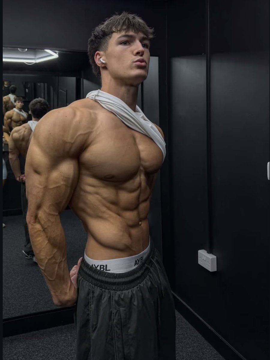 Paco_Allante's tweet photo. #HAPPYSAT HUNK💪a💪HUNKS https://t.co/EdDlNDPzRW