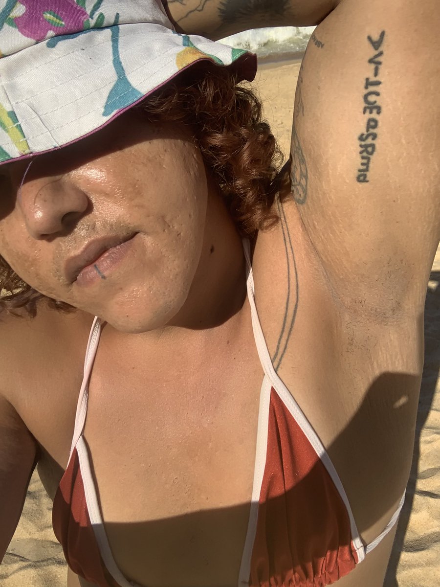 domme_trans's tweet photo. Pode vir cair de boca. https://t.co/YqXfR95Zo7