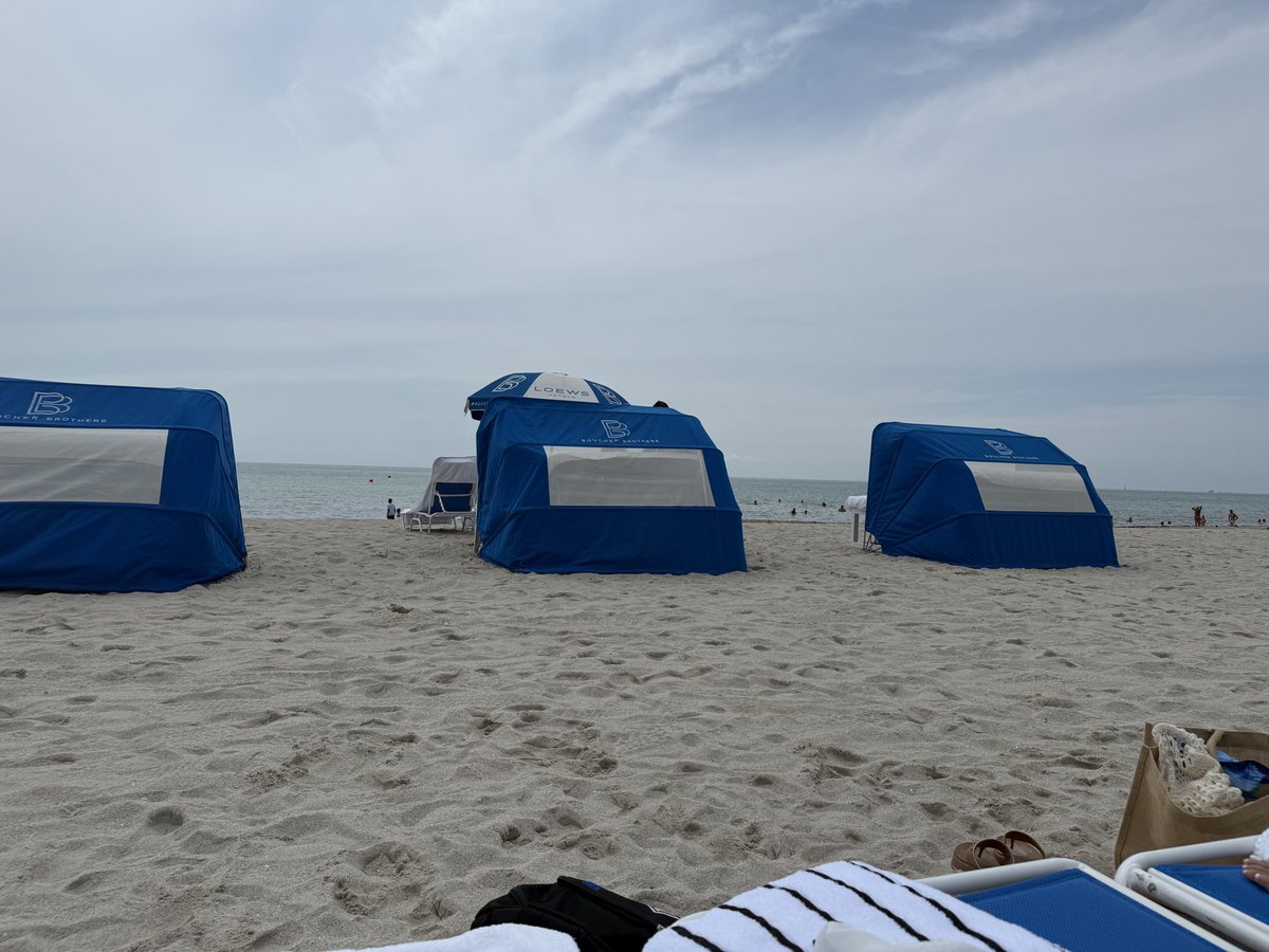Txnyat's tweet photo. @Loews_Hotels #Miami I am enjoying the view I got for my resort fee… https://t.co/57XPN80HmB