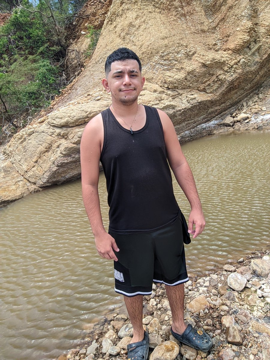 elcabrito72's tweet photo. Qn pa ir a bañarnos al pozo? #chudai #venezuela #gay https://t.co/84VeZq2O89