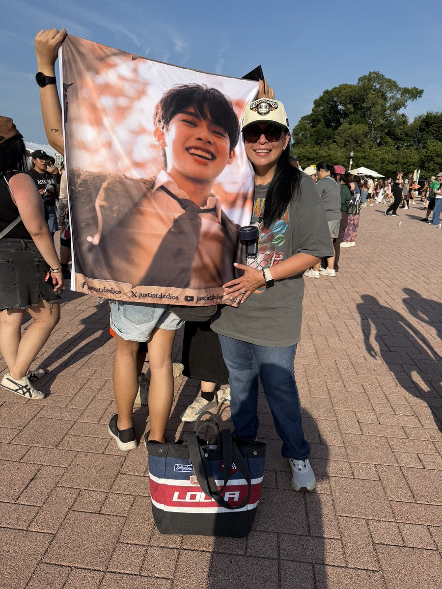 vytel99's tweet photo. Nasolo ko din ang bunso!!!Feeling besties😂
Super proud of you bunso!!! Ang pogi pogi mo sa Lolla kaya hatak galore nanaman. Beside the face card, the talent is oozing! 
@justintdedios 
#SB19 @SB19Official 

SB19PALOOZA FESTIVAL
@SB19Official #SB19
#SB19atLollapalooza https://t.co/9cFwmpCW2X