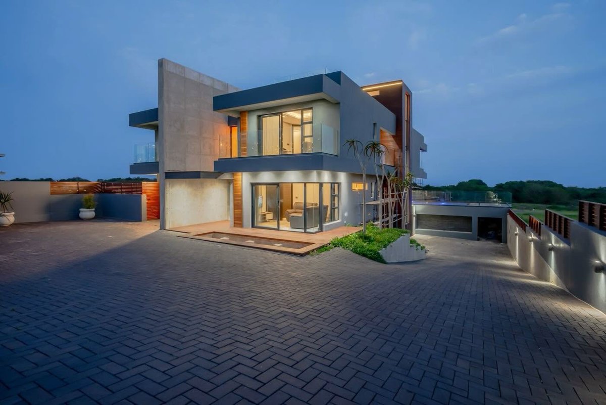 XekiHlongwane's tweet photo. 📍Ridgeside, uMhlanga
🫰R22 000 000
🛏️7 https://t.co/BubLrK5odX