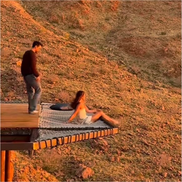 SrtaPickyGH's tweet photo. Melyssa viviendo su a tres metros sobre el cielo con Mario Casas. Maravillosa. https://t.co/VspzCGzPlA
