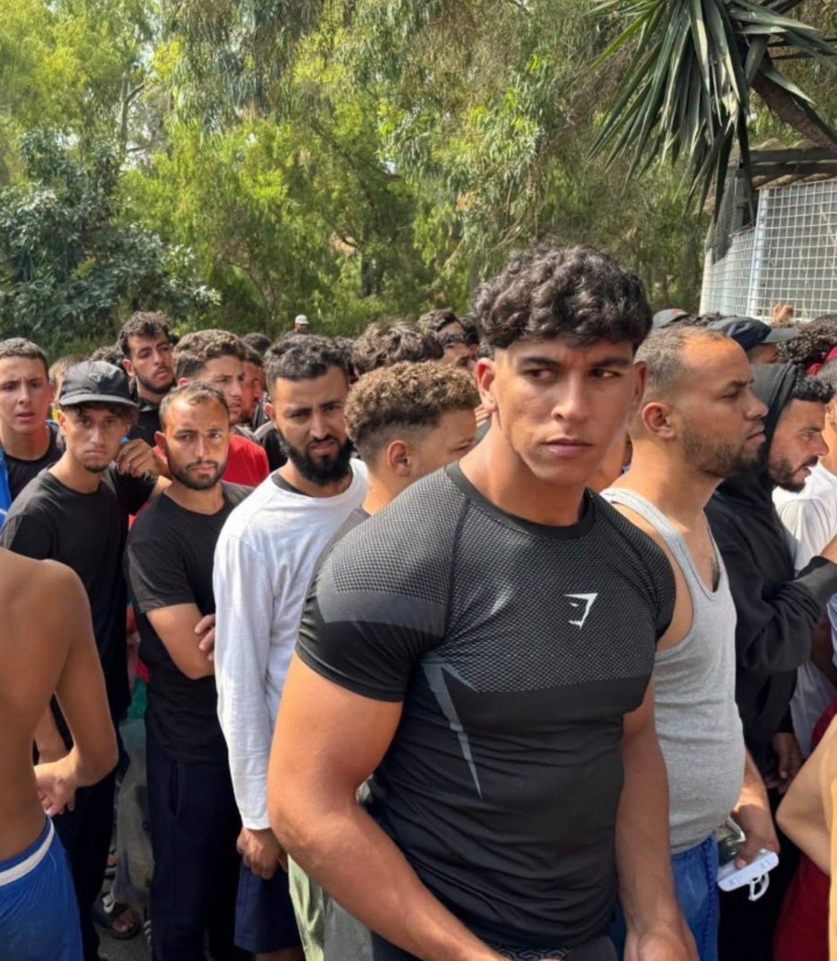 Patrikcs1's tweet photo. Podéis preguntar a cualquier experto en deporte y nutrición, y os confirmará que el tipo (niño para algunos), tiene el típico cuerpo de joven desnutrido y que no ha pisado un gimnasio en su vida. https://t.co/mjJx5ukqJK
