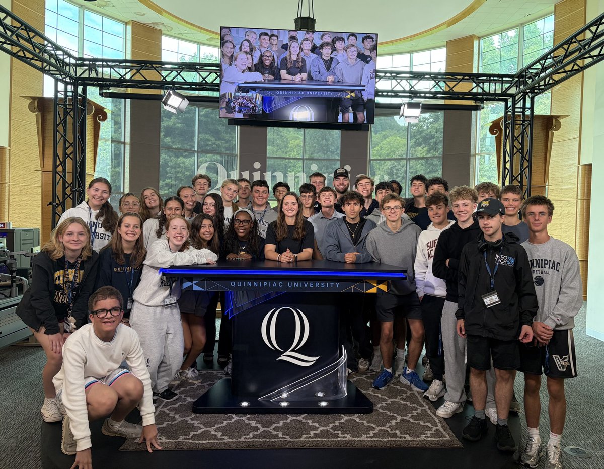 QU_WIH's tweet photo. Junior Avery Bairos had a great time visiting with high school students interested in the sports communications industry on Thursday at @QuinnipiacU!

The "Game Changers: Sports Communications and the Fan Experience" program introduces students to the many career paths available throughout the sports industry.

#BobcatNation x #NCAAHockey