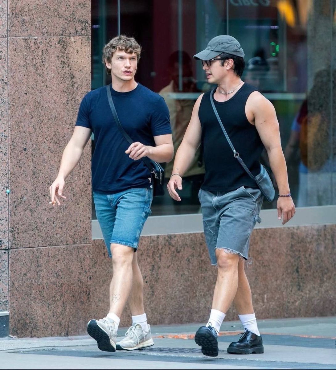 hudconupdates_'s tweet photo. Connor Storrie and Hudson Williams out and about in Toronto https://t.co/ptUIOvpIHX