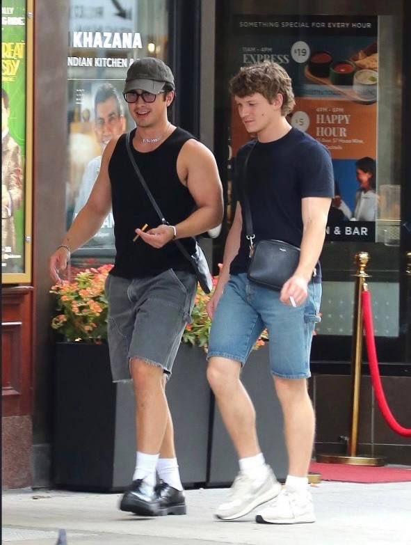 hudconupdates_'s tweet photo. Connor Storrie and Hudson Williams out and about in Toronto https://t.co/ptUIOvpIHX