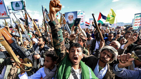 ynetnews's tweet photo. Iran mobilizes proxies to make Trump’s war costly without triggering direct escalation

Iranian officials say the Quds Force coordinated Hezbollah, the Houthis and Iraqi militias to disrupt shipping, lift oil prices and pressure Was...

https://t.co/gpOGK3WhQb https://t.co/zSEUTi0e7N