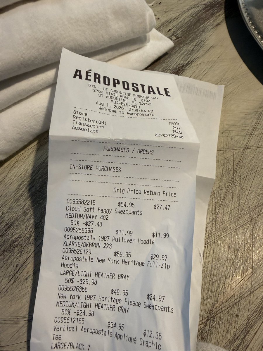 StashaAnderson's tweet photo. @Aeropostale clearly I’m pissed and your theft tags don’t work https://t.co/Wu6uVasooK