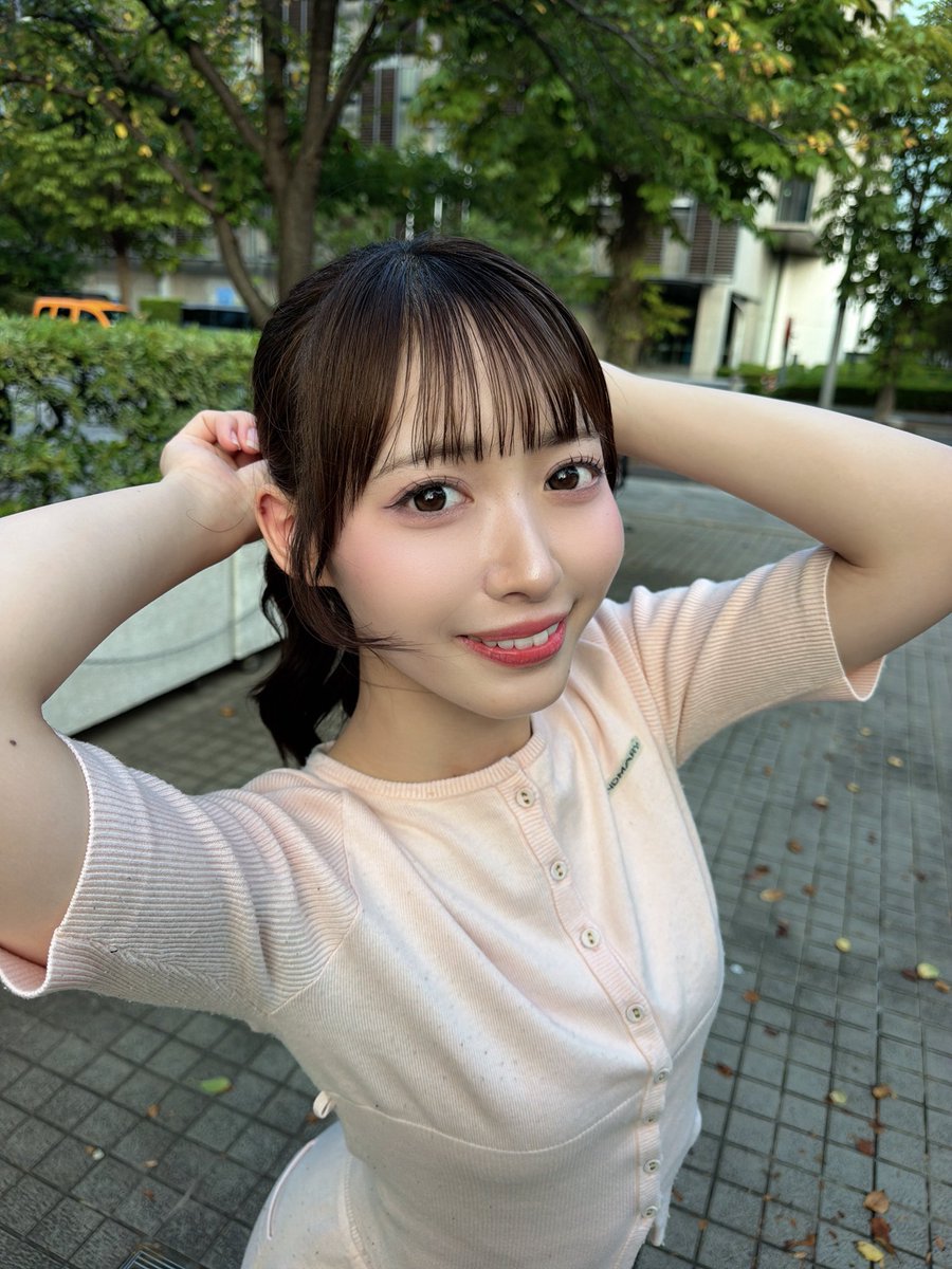 miyu_sukiiro's tweet photo. 結ぶ仕草にどきっとした？♡ https://t.co/jT3QLrtYDz