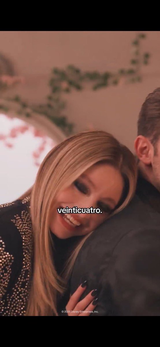rugges93's tweet photo. entienden la confianza que se tienen para que ella se acueste en la espalda de ÉL 😭😭😭😭😭😭😭 https://t.co/rR72XIExOg