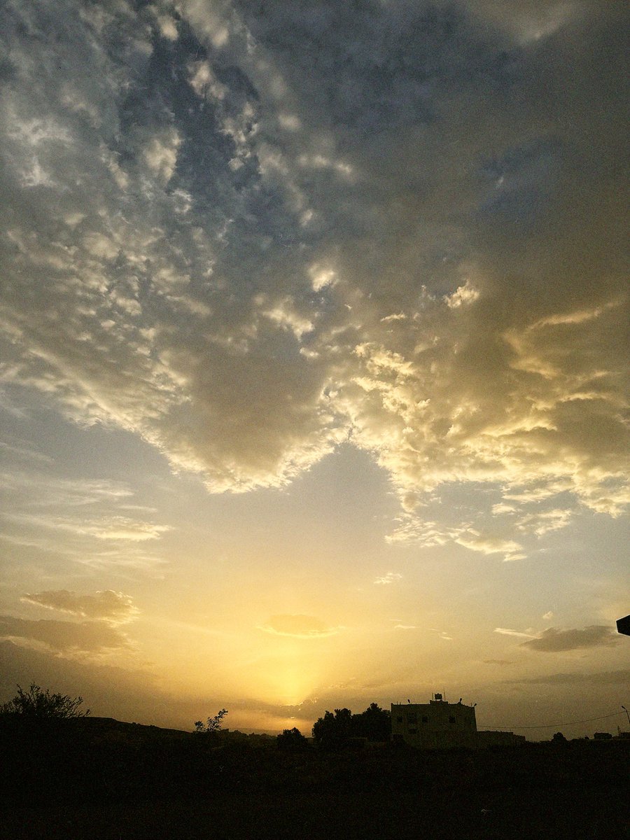 I_TurQi's tweet photo. A sky patched with honey 🍯 https://t.co/ElnUENXdNV