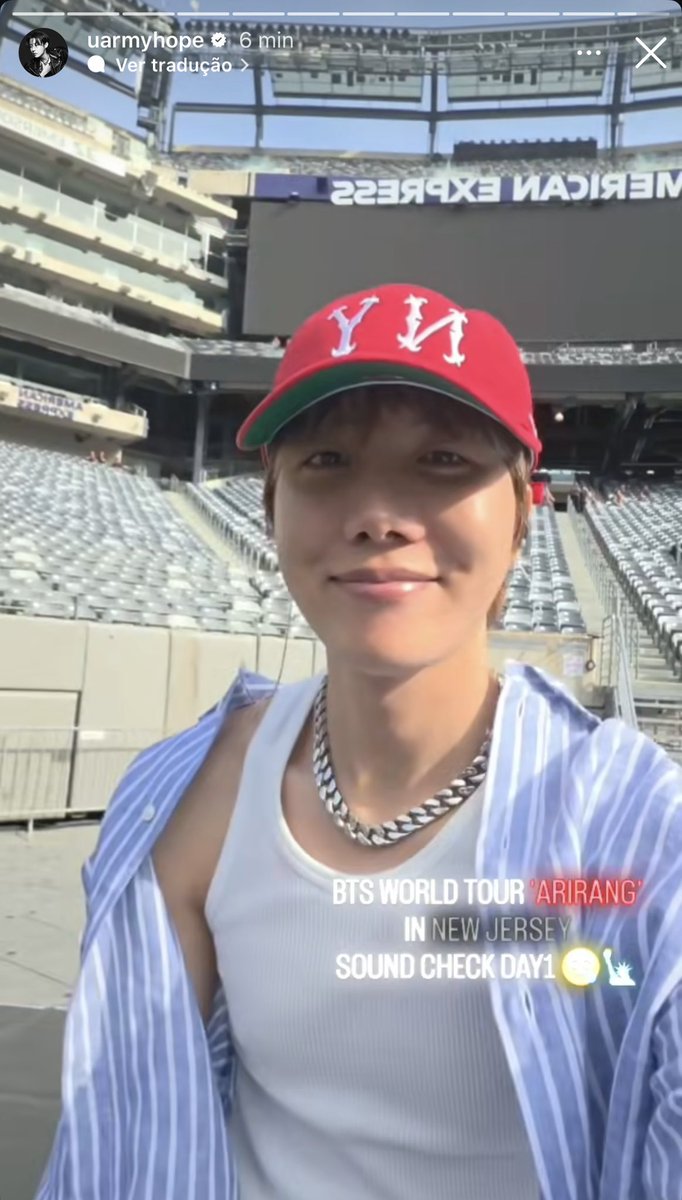 xocatarinam's tweet photo. Coisas boas do vídeo do Hobi:

- JK a dormir e a sonhar comigo
- Tae com camisola com as cores de 🇵🇹
- Hobi com chapéu com as cores de 🇵🇹 https://t.co/BXrjeuD1g0