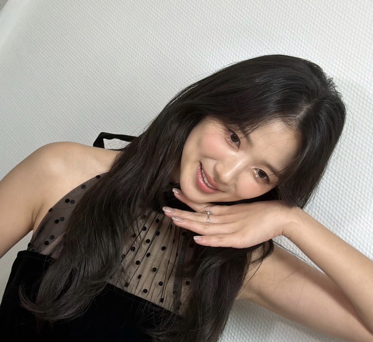 shabo79's tweet photo. Hye yoon please give us ONE selfie, we’re starving over here 😭🫵🏻

#kimhyeyoon https://t.co/rc4wbHffXD