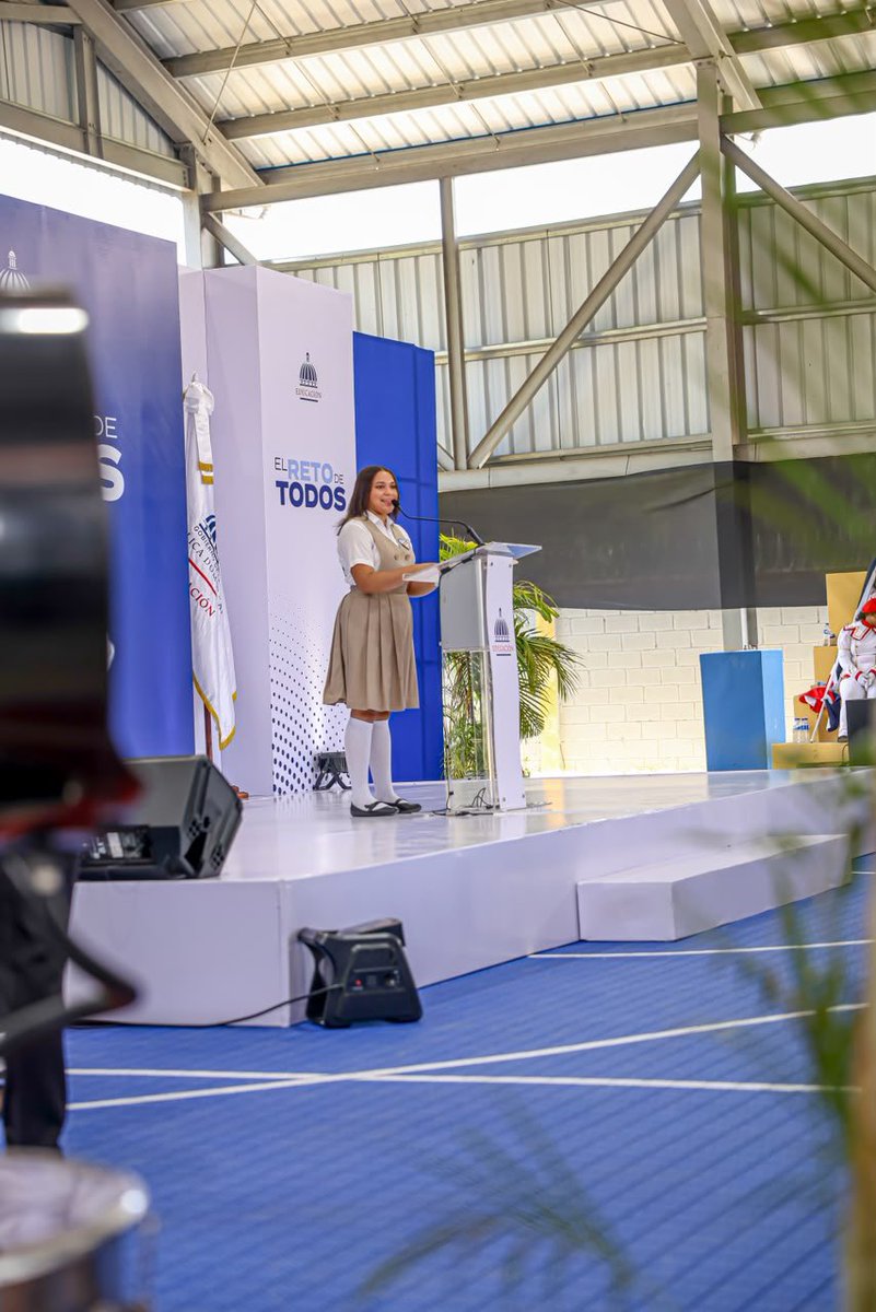 EducacionRDo's tweet photo. Al hablar en nombre de la comunidad estudiantil, Carmela Núñez, de quinto grado del nivel Secundario, precisó que con esta inauguración del #TechadodeCancha del Politécnico Femenino Mercedes Morel en La Vega, se impulsarán talentos y se crearán nuevas oportunidades para crecer. 

"Un espacio donde el deporte será protagonista, donde nuestras estudiantes podrán desarrollar disciplina, trabajo en equipo, perseverancia y pasión por alcanzar sus metas", dijo la alumna.