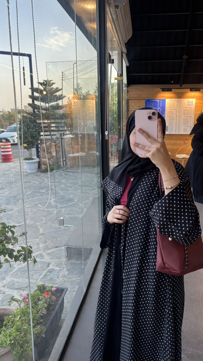 saramallh's tweet photo. happy and free.🍃 https://t.co/DgkYtnQMLb