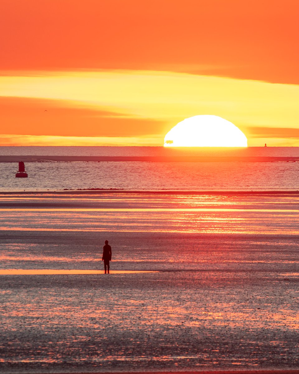 LiverpoolVista's tweet photo. Liverpool Bay views at the end of the day. Goodnight folks. https://t.co/iDfcuZTR87