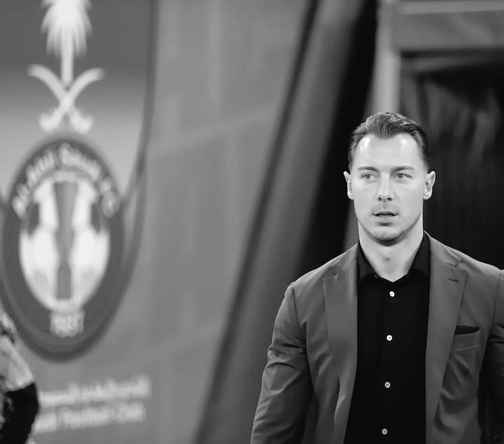 WF8OS's tweet photo. استقال وعقده مستمر 
ماودع اللاعبين الي ماقصرو معه
مانزل حتى بوست للجمهور الي رفعه

وفوق ذا حدنا على مدربين نسبة نجاحهم ضئيلة باخر الفترة واسوء توقيت واخرنا بالمحور
انا مدري وش منتظرين باقي عشان تتركون دفاعكم عنه https://t.co/pJXQ8cMGm2