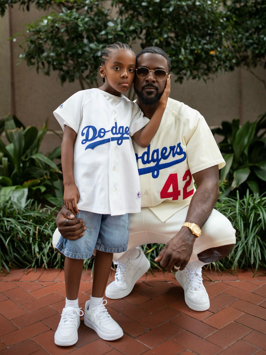 wavecheckers's tweet photo. Lance Gross out with his son ⚾️💙 https://t.co/p14RISFHvy