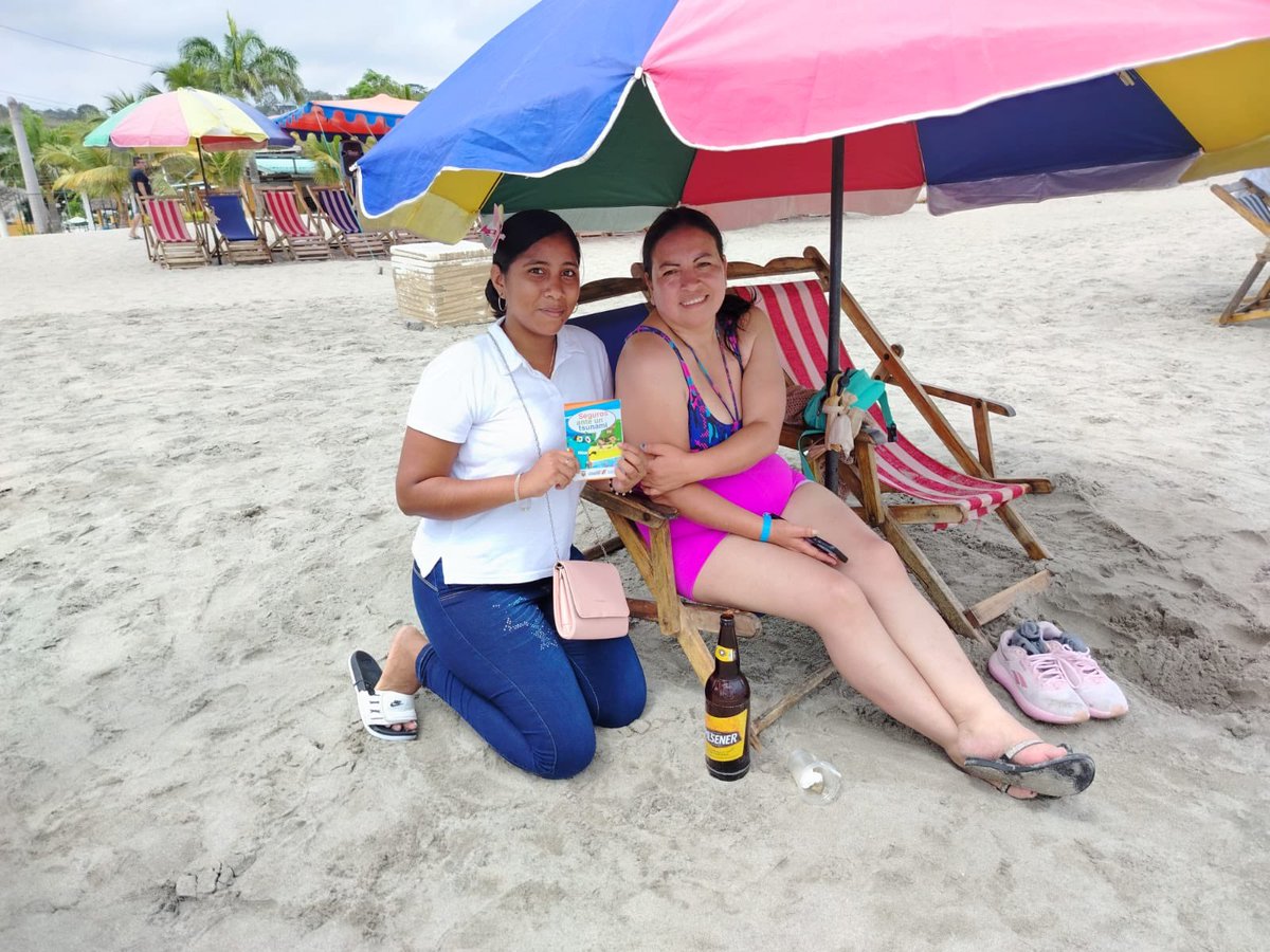 Riesgos_Ec's tweet photo. 📍#Esmeraldas | Playa de Atacames

Como parte de su agenda en Jóvenes en Acción, la secretaria nacional de Gestión de Riesgos, @CaroLozanoHaro , acompañó la jornada de sensibilización sobre rutas de evacuación y zonas seguras, fortaleciendo la cultura de prevención. https://t.co/FUuGPfwup9