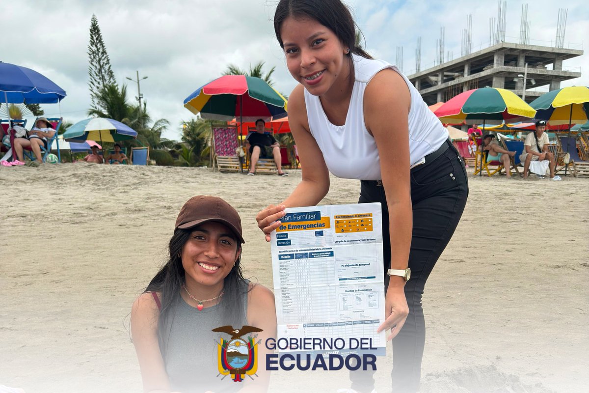 Riesgos_Ec's tweet photo. 📍#Esmeraldas | Playa de Atacames

Como parte de su agenda en Jóvenes en Acción, la secretaria nacional de Gestión de Riesgos, @CaroLozanoHaro , acompañó la jornada de sensibilización sobre rutas de evacuación y zonas seguras, fortaleciendo la cultura de prevención. https://t.co/FUuGPfwup9