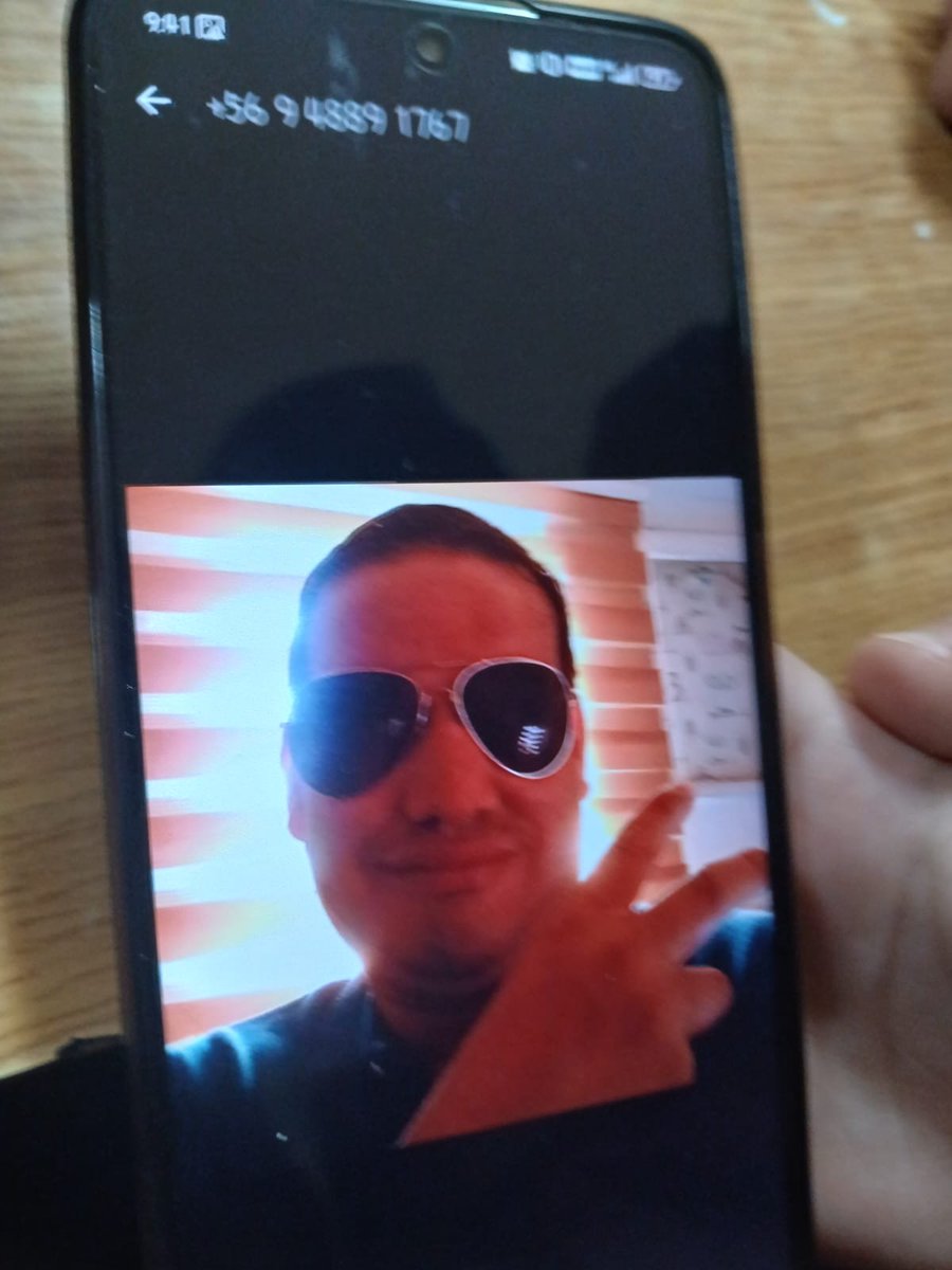 mimi_prox's tweet photo. Abro hilo de un pdf que le hablo a mi amigo: ( debo aclarar que aun somos menores, el es un viejo que le hablo de la nada ami amigo) aca foto del sujeto, lo único que sabemos es que se llama nicolas farias y vive en chile. https://t.co/U256ephavD
