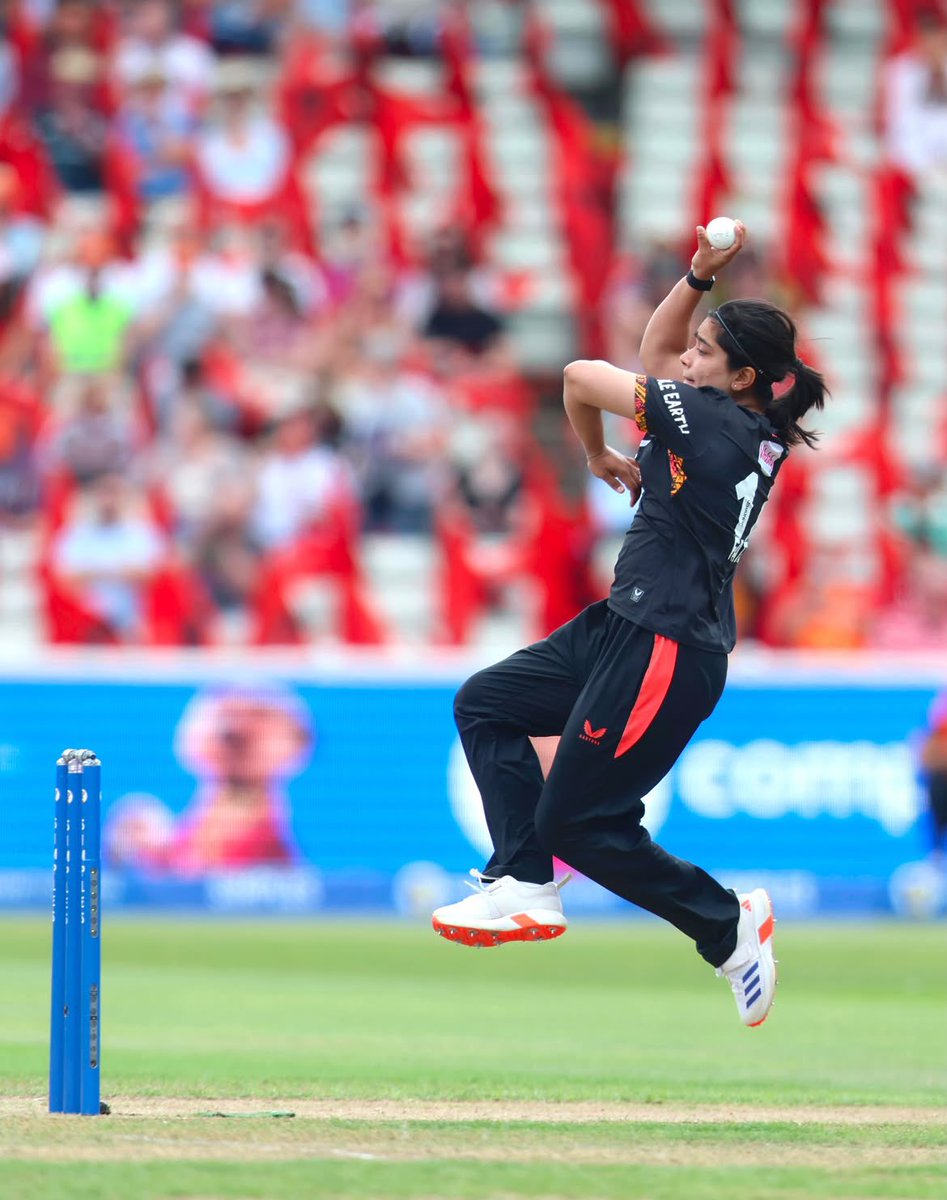 BPhoenixUpdates's tweet photo. Fatima Sana loved her first experience of Hundred action at home [via Instagram] ⬇️ 

‘What a day at Edgbaston. Our first W at home this season. Let’s go! 🐦‍🔥🧡’

#BirminghamPhoenix | #TheHundred | #TogetherWeRise https://t.co/VglFFhY5He