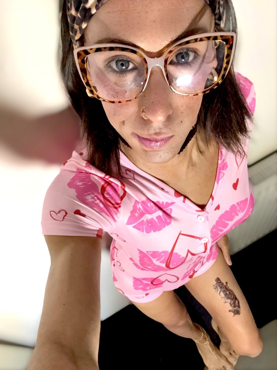Carlafem82's tweet photo. Feeling cute xx https://t.co/FKwOglqrh6